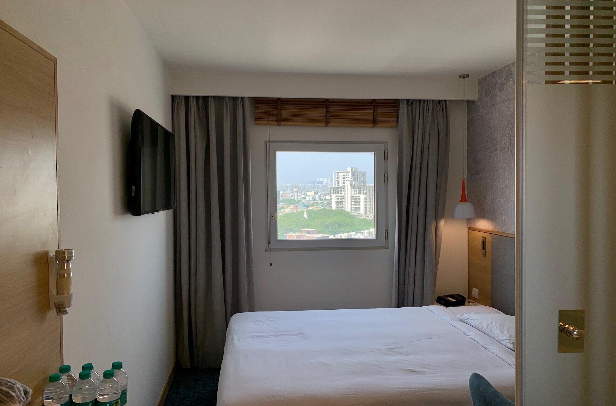 Holiday Inn Express Gurugram Sector 50 By Ihg Gurgaon Esterno foto
