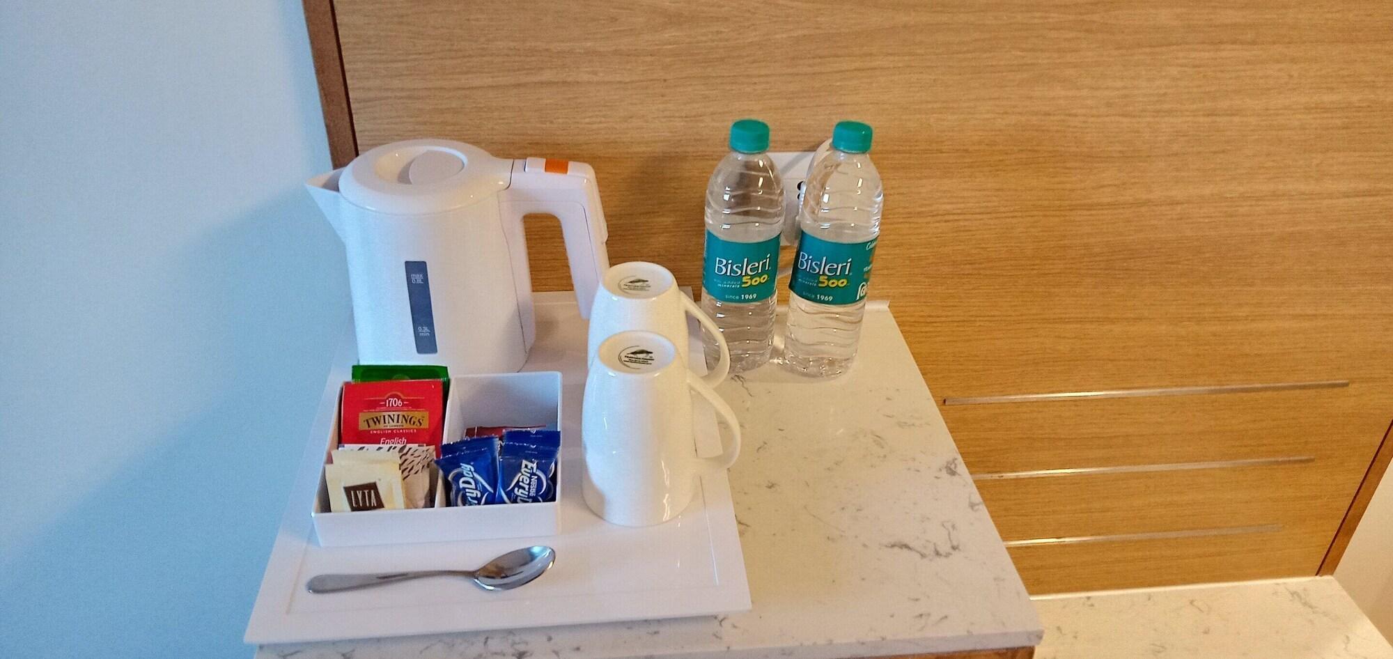 Holiday Inn Express Gurugram Sector 50 By Ihg Gurgaon Esterno foto
