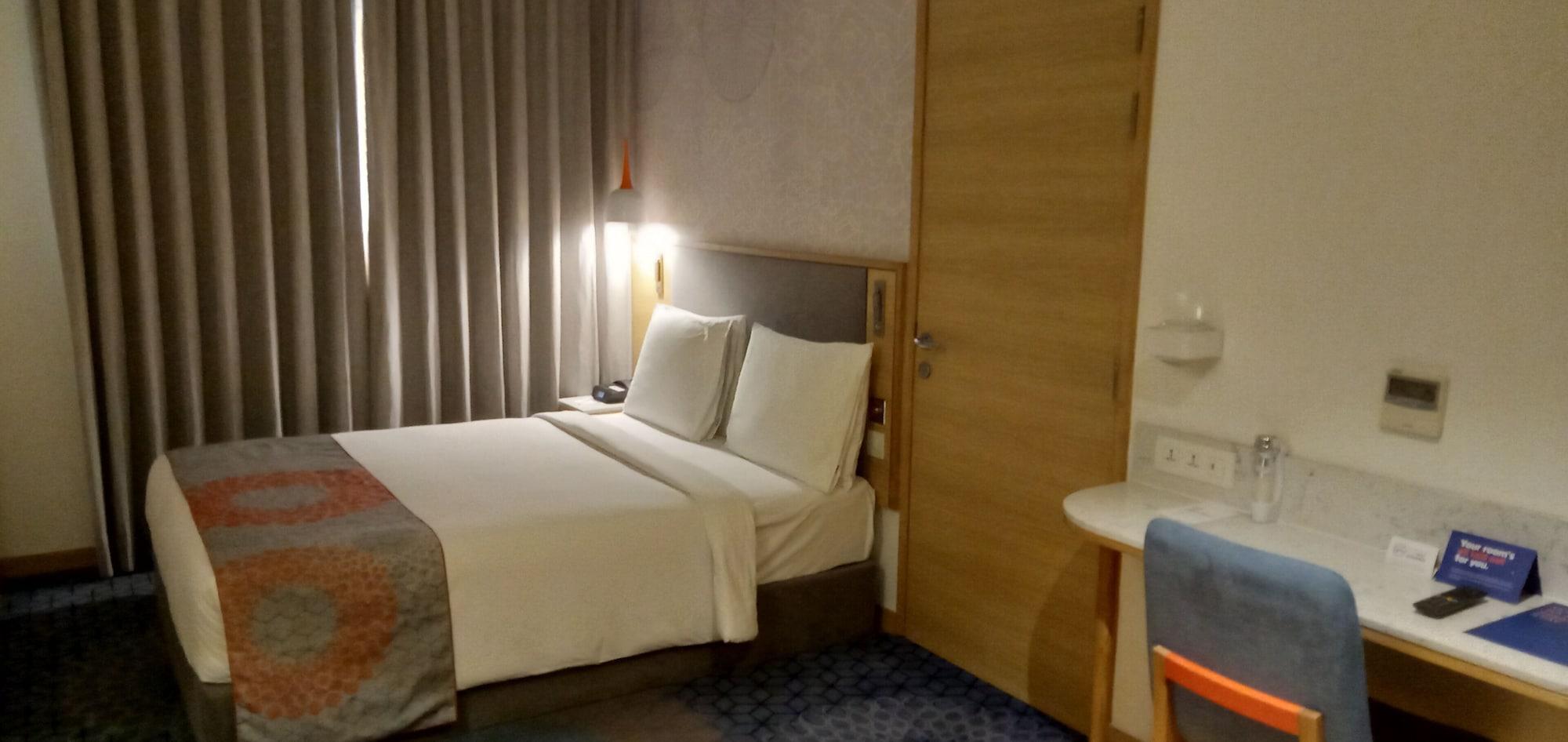 Holiday Inn Express Gurugram Sector 50 By Ihg Gurgaon Esterno foto
