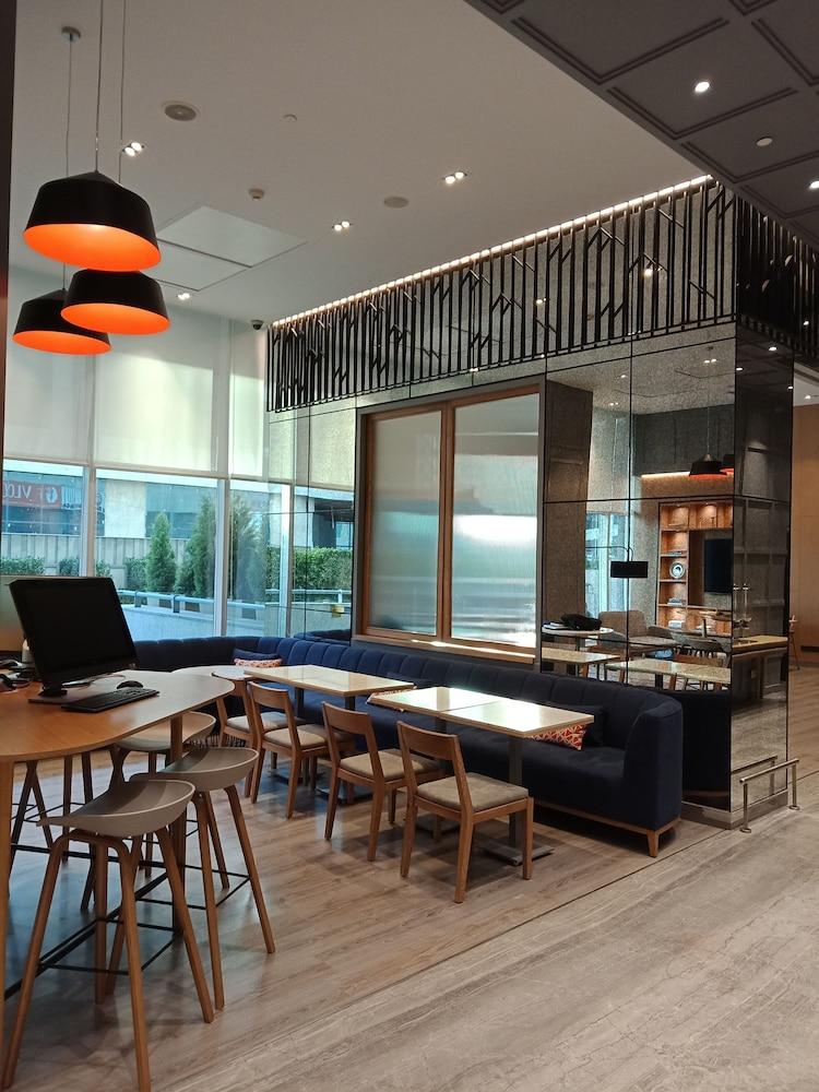Holiday Inn Express Gurugram Sector 50 By Ihg Gurgaon Esterno foto
