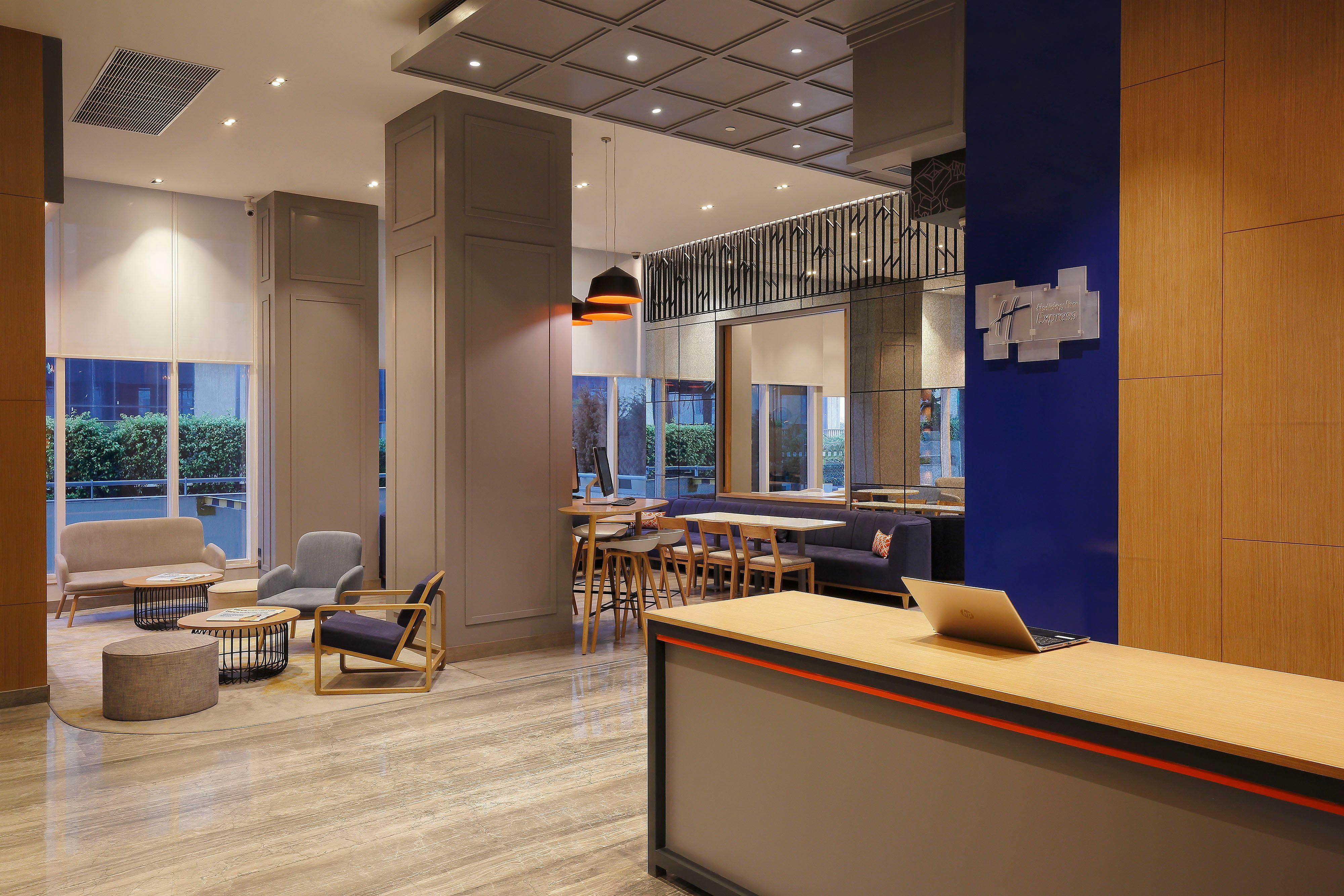 Holiday Inn Express Gurugram Sector 50 By Ihg Gurgaon Esterno foto