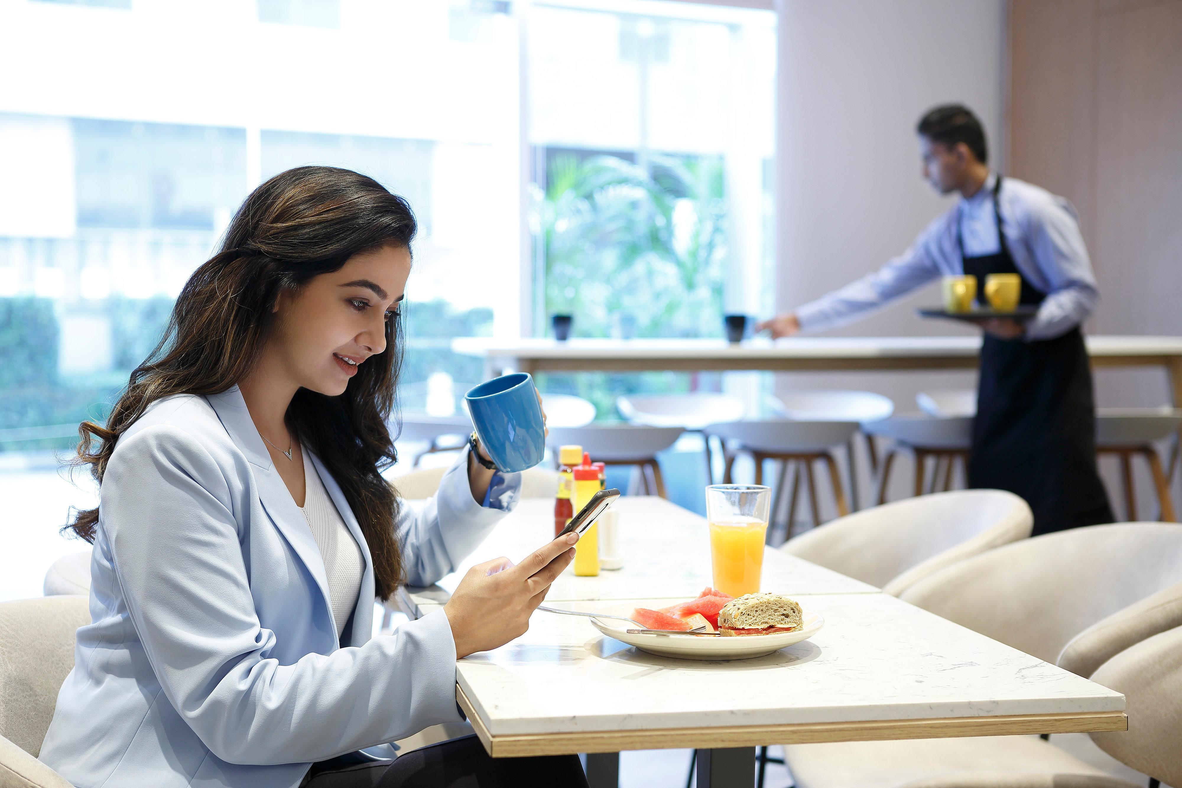 Holiday Inn Express Gurugram Sector 50 By Ihg Gurgaon Esterno foto