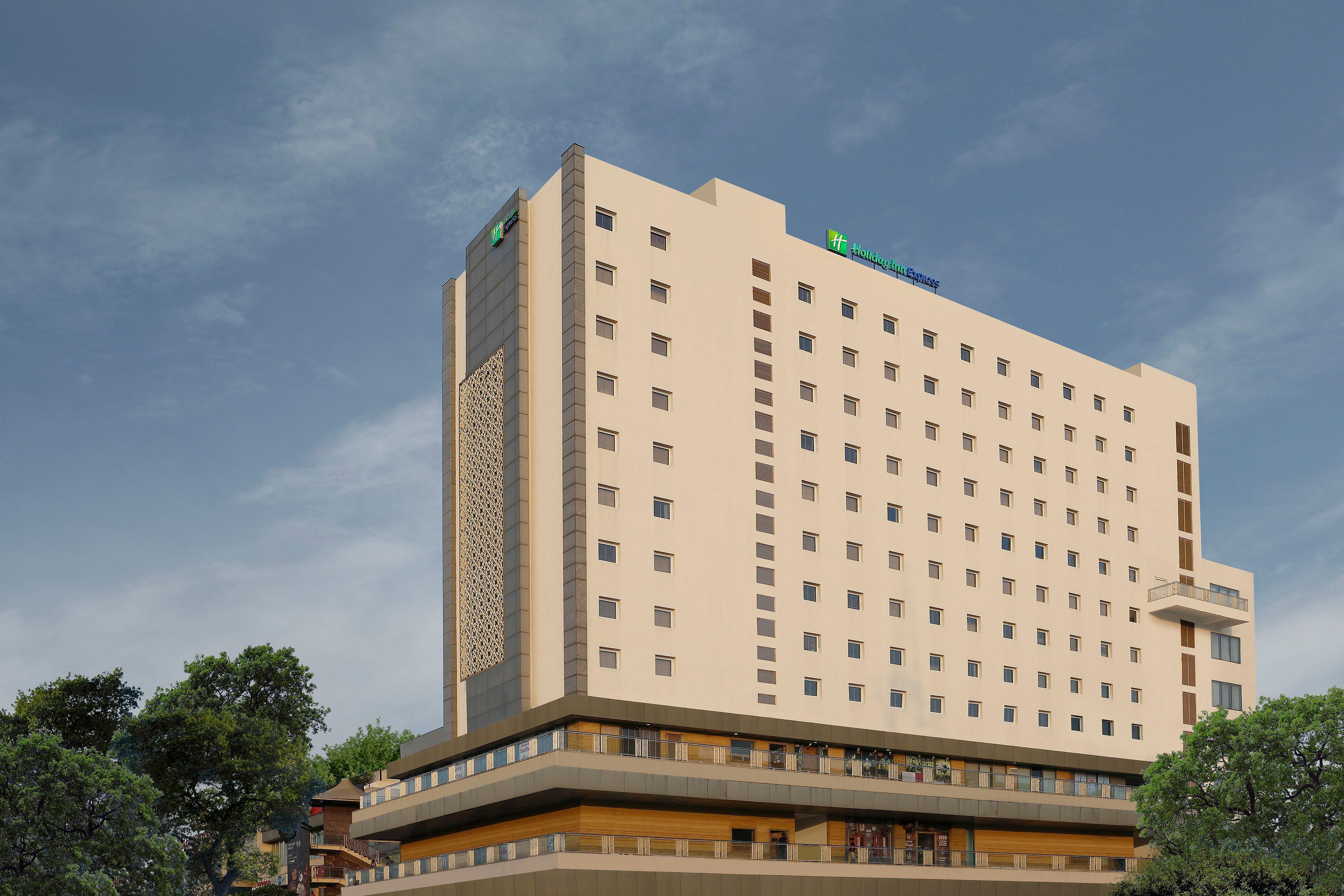 Holiday Inn Express Gurugram Sector 50 By Ihg Gurgaon Esterno foto