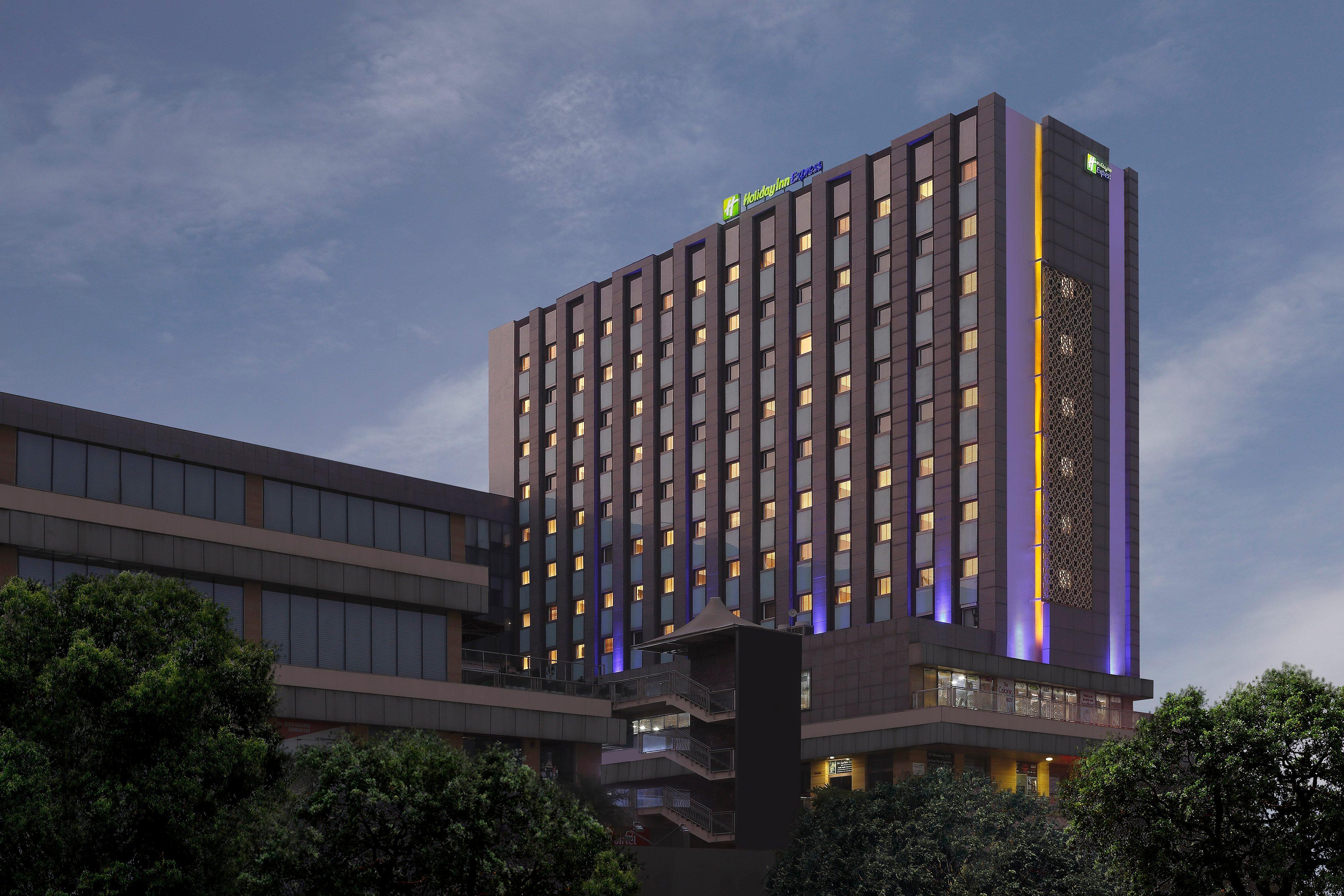 Holiday Inn Express Gurugram Sector 50 By Ihg Gurgaon Esterno foto