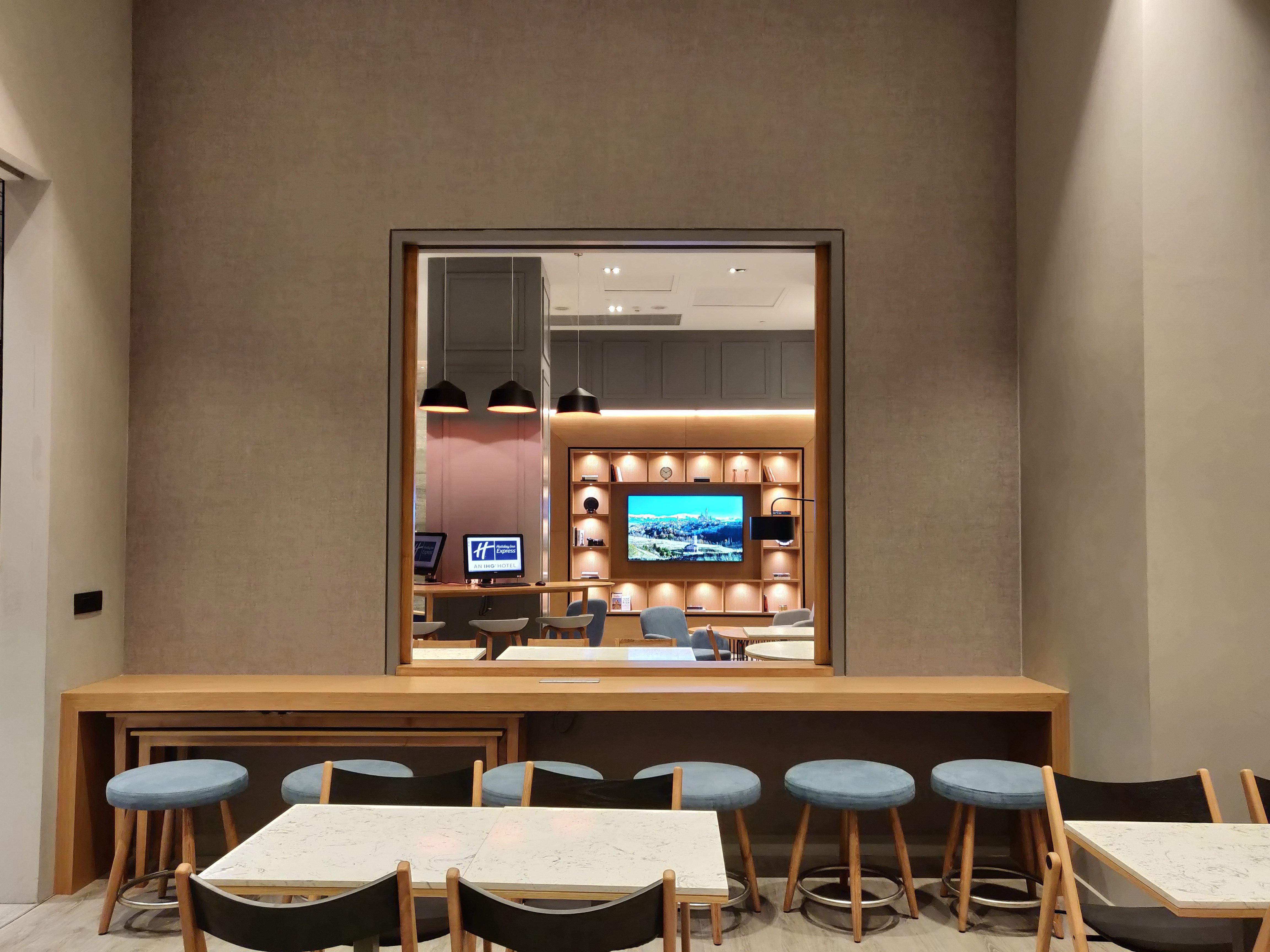 Holiday Inn Express Gurugram Sector 50 By Ihg Gurgaon Esterno foto