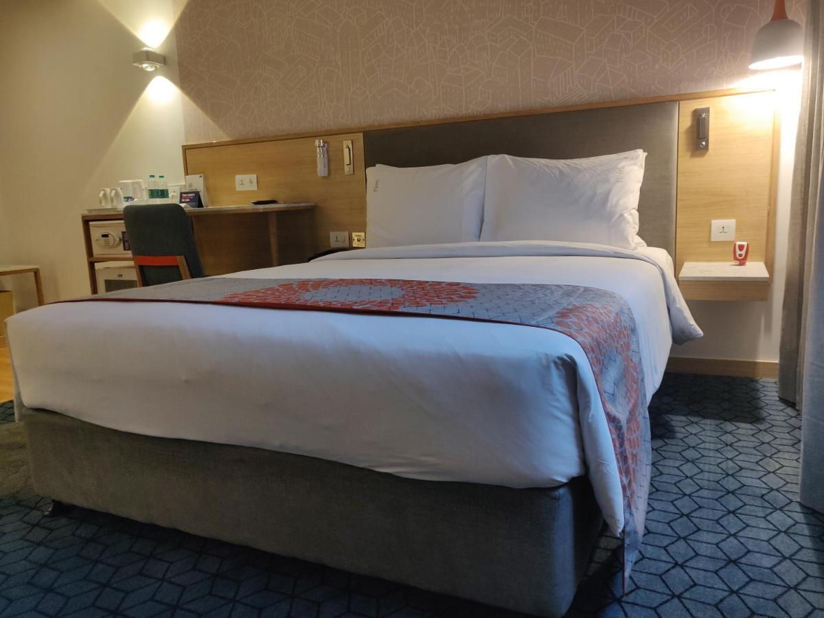 Holiday Inn Express Gurugram Sector 50 By Ihg Gurgaon Esterno foto