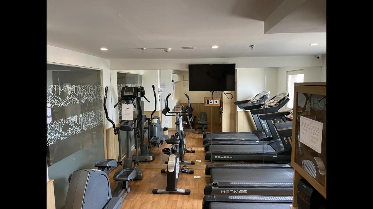 Holiday Inn Express Gurugram Sector 50 By Ihg Gurgaon Esterno foto