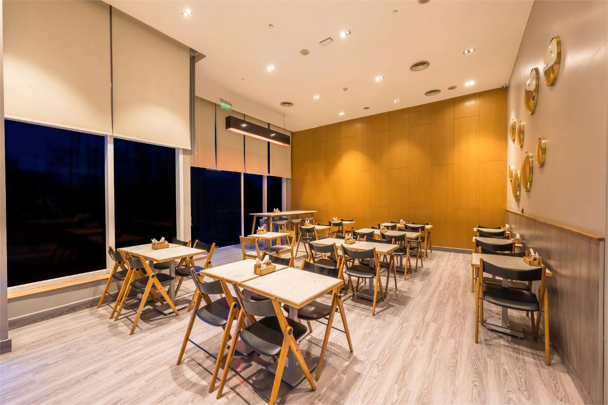 Holiday Inn Express Gurugram Sector 50 By Ihg Gurgaon Esterno foto