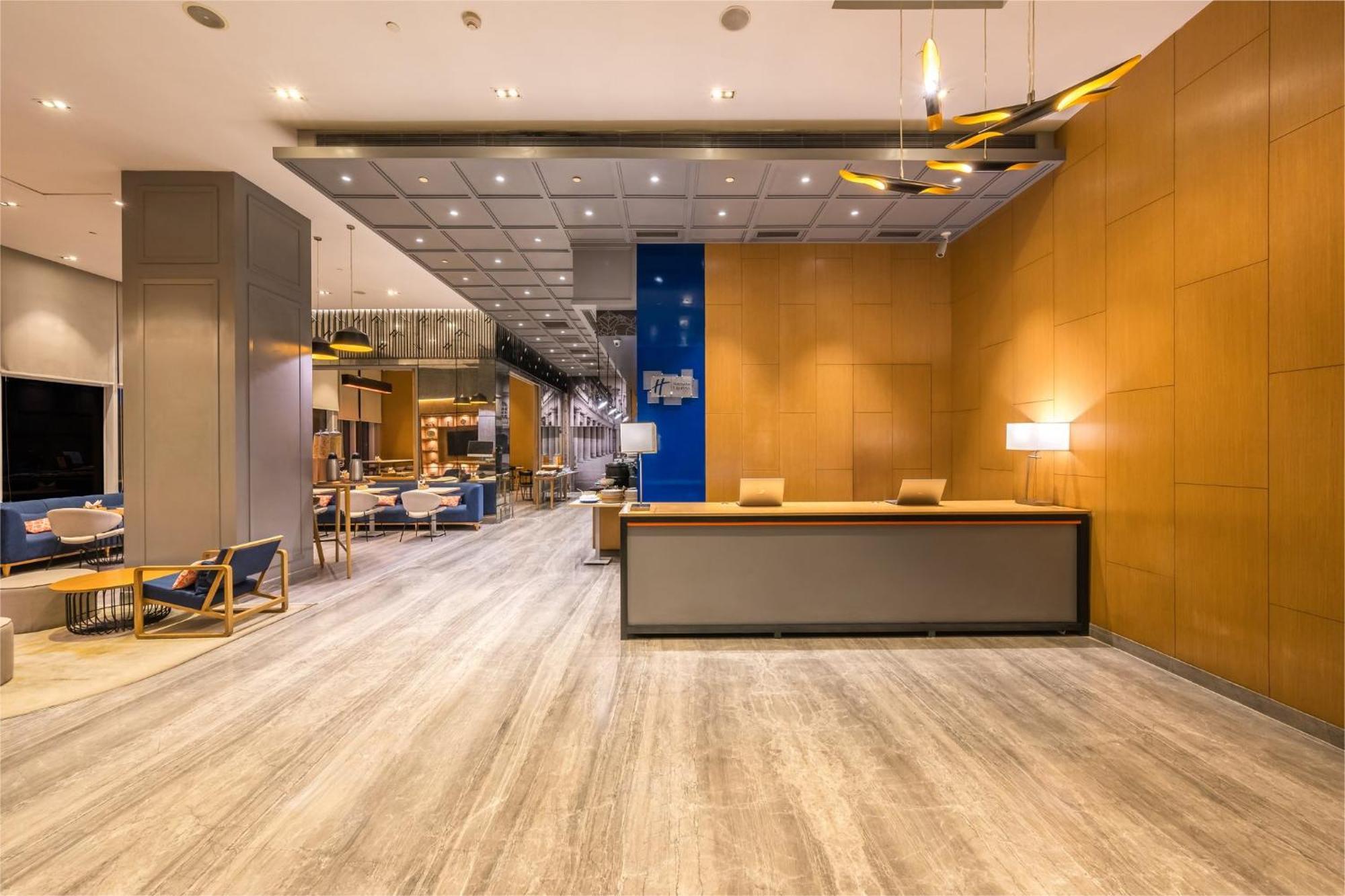 Holiday Inn Express Gurugram Sector 50 By Ihg Gurgaon Esterno foto