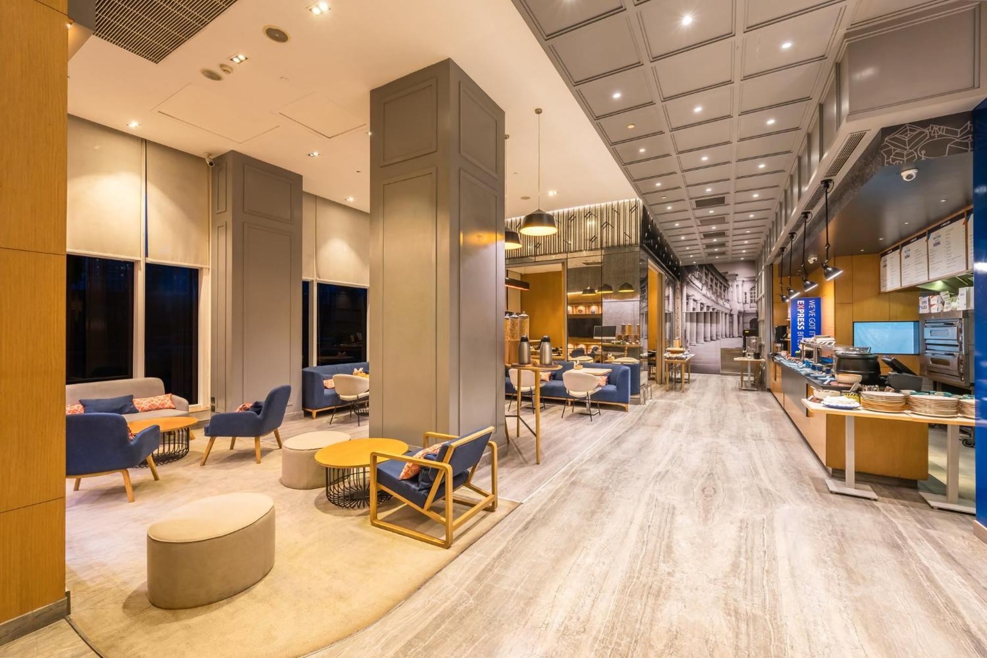 Holiday Inn Express Gurugram Sector 50 By Ihg Gurgaon Esterno foto