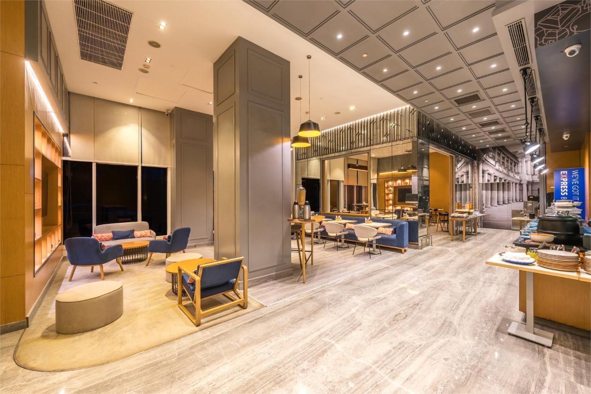 Holiday Inn Express Gurugram Sector 50 By Ihg Gurgaon Esterno foto