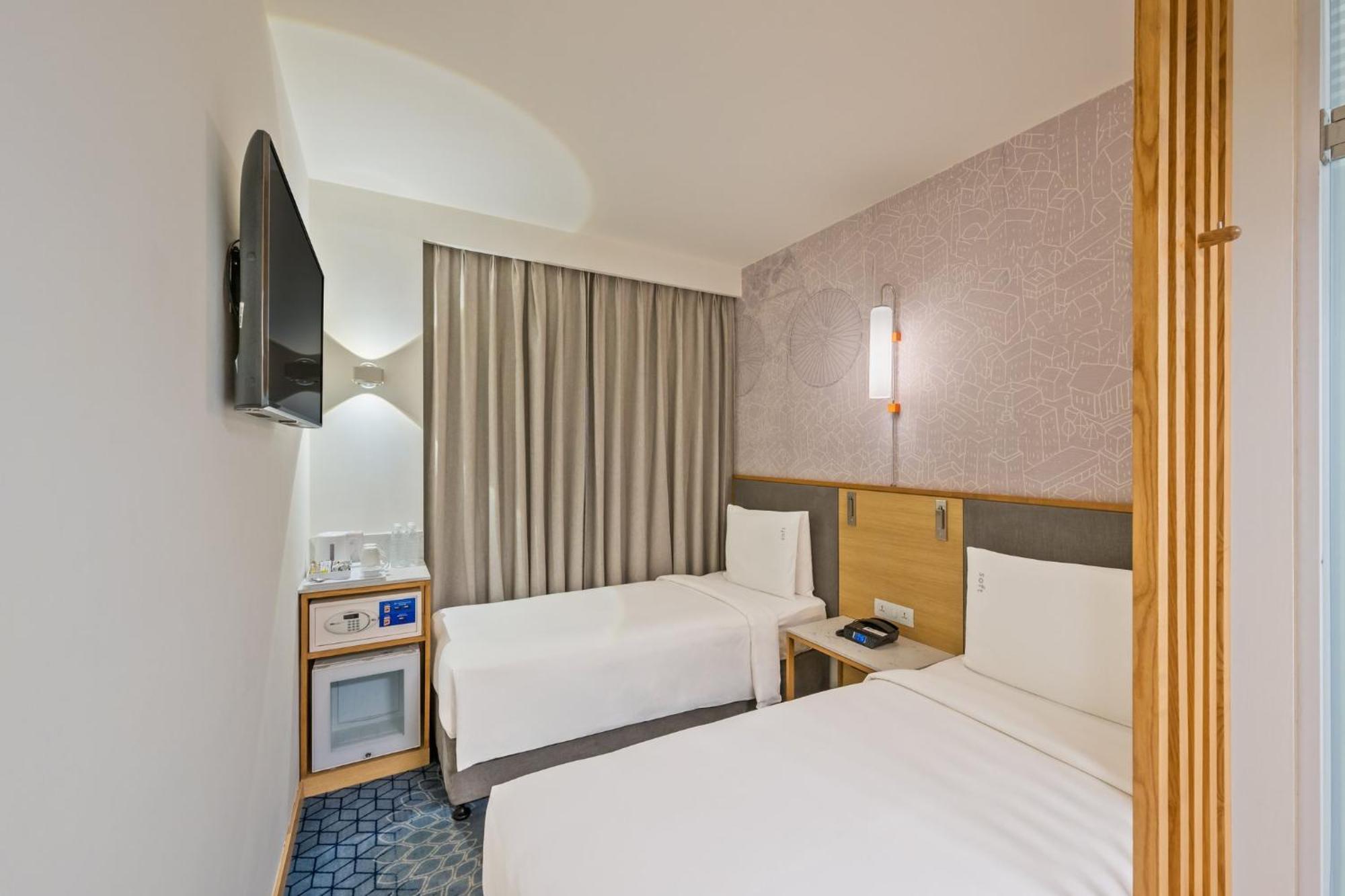 Holiday Inn Express Gurugram Sector 50 By Ihg Gurgaon Esterno foto