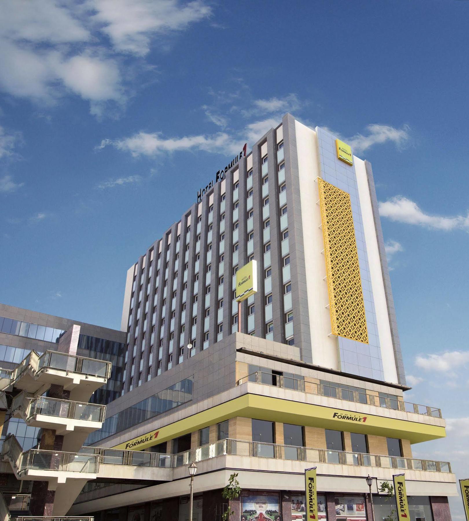 Holiday Inn Express Gurugram Sector 50 By Ihg Gurgaon Esterno foto
